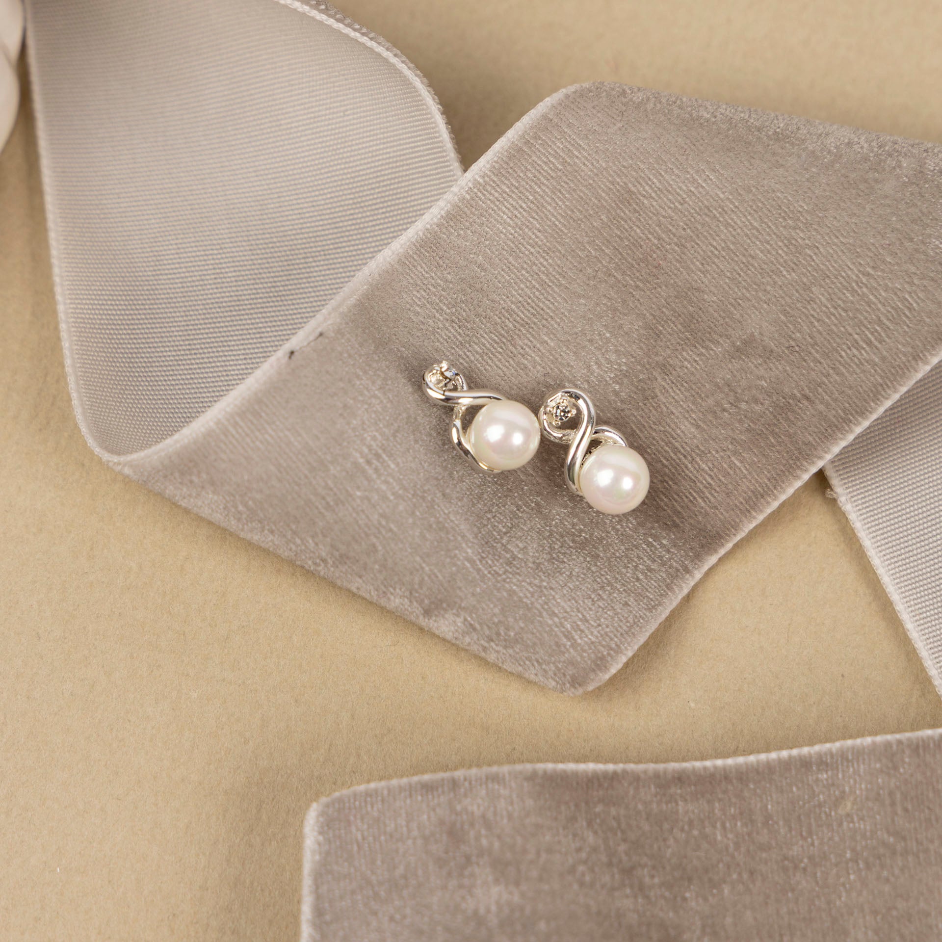 Pearl Kiss Stud Earrings