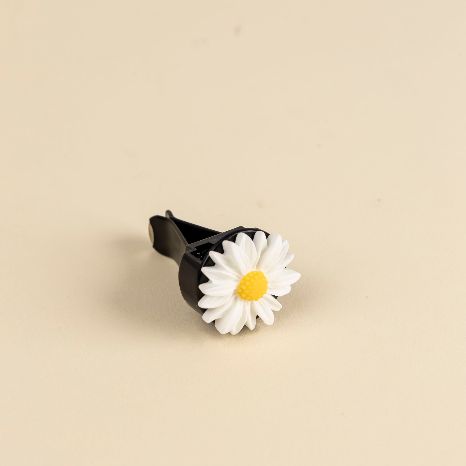 Daisy Car Air Freshener (assorted colours)
