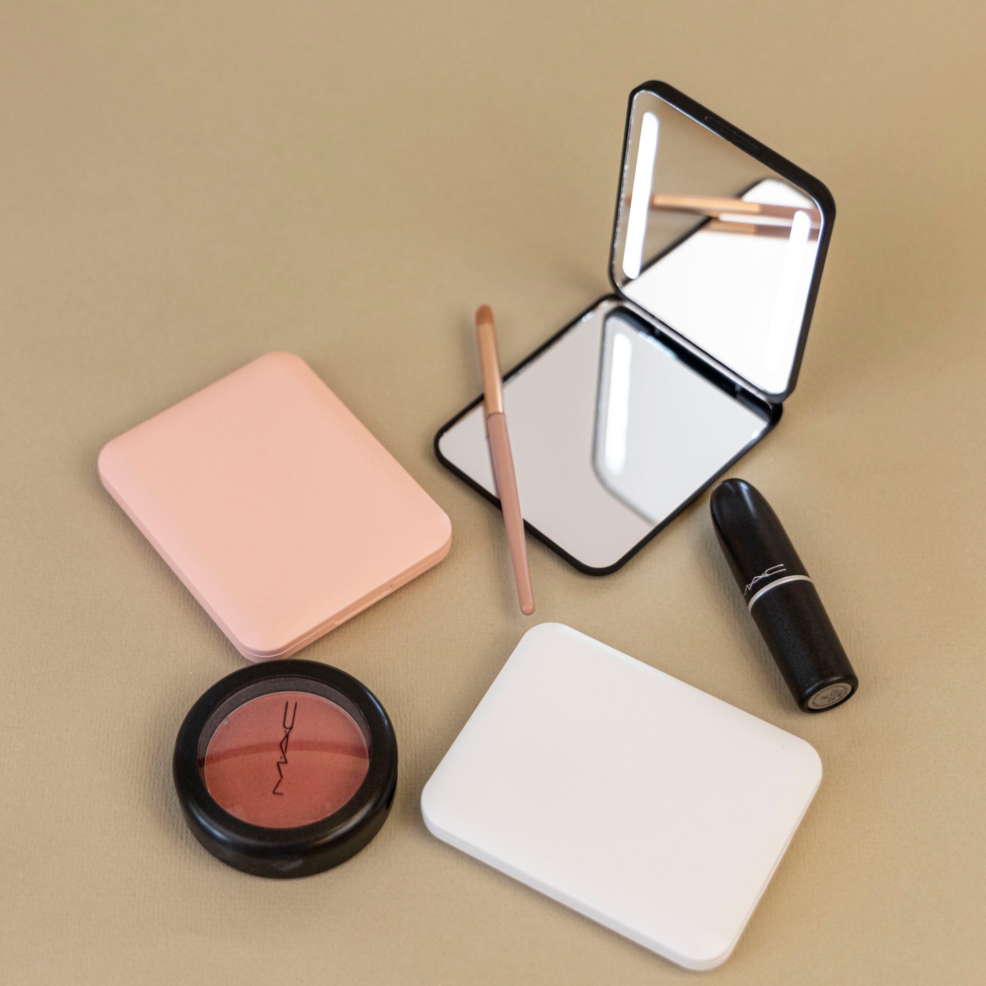 Rechargeable Light-Up Pocket Mirror (assorted colours)