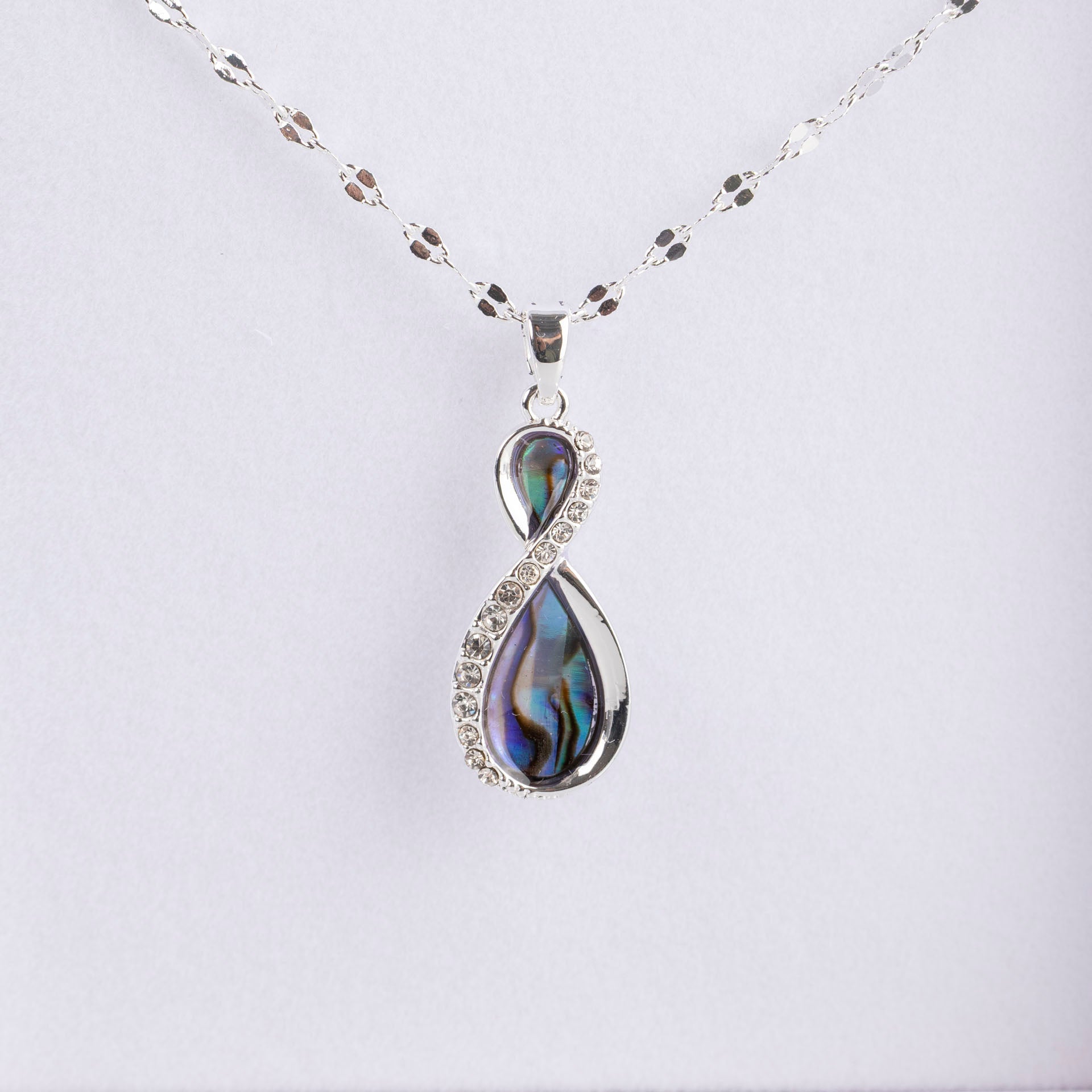 Pāua Shell Infinity Necklace