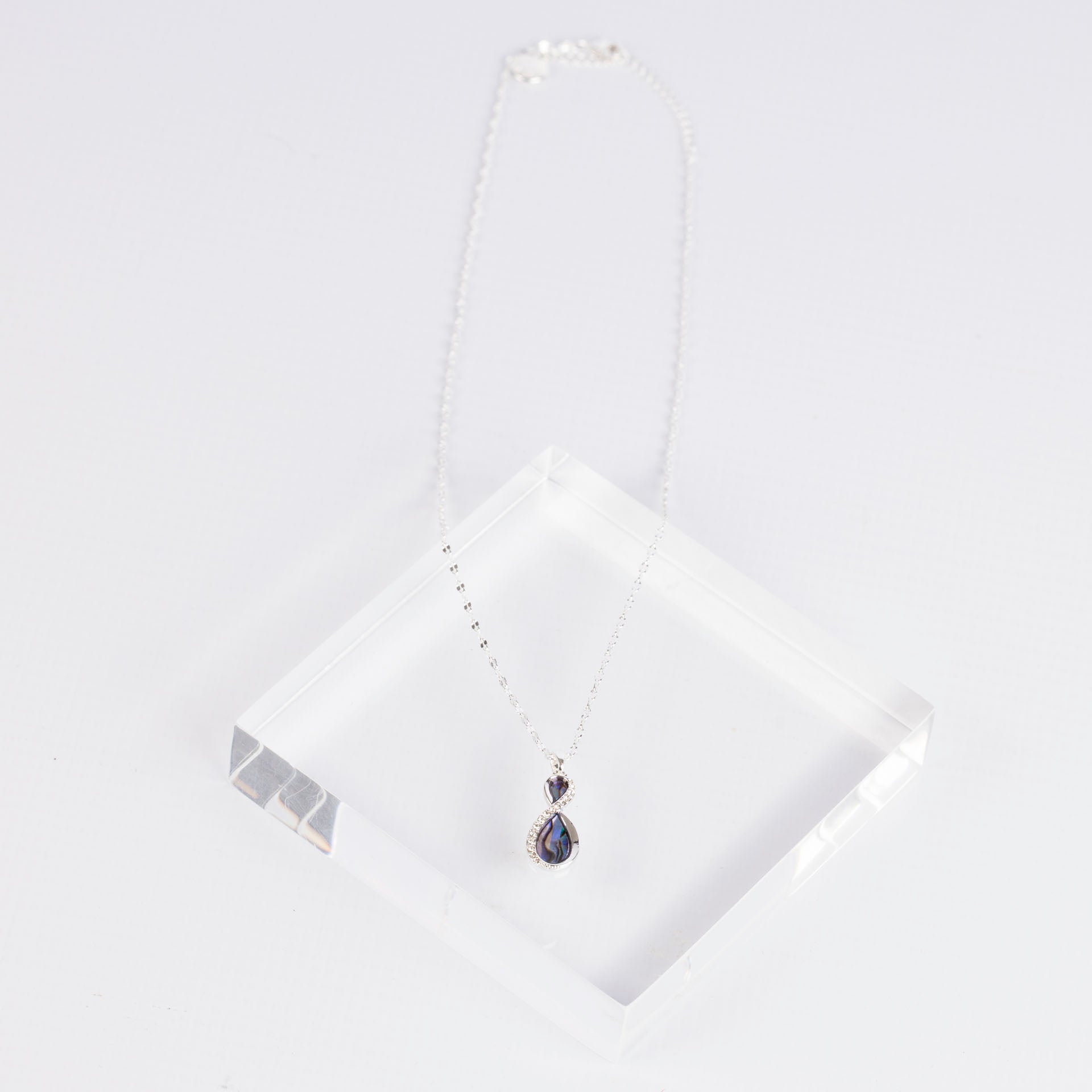 Pāua Shell Infinity Necklace