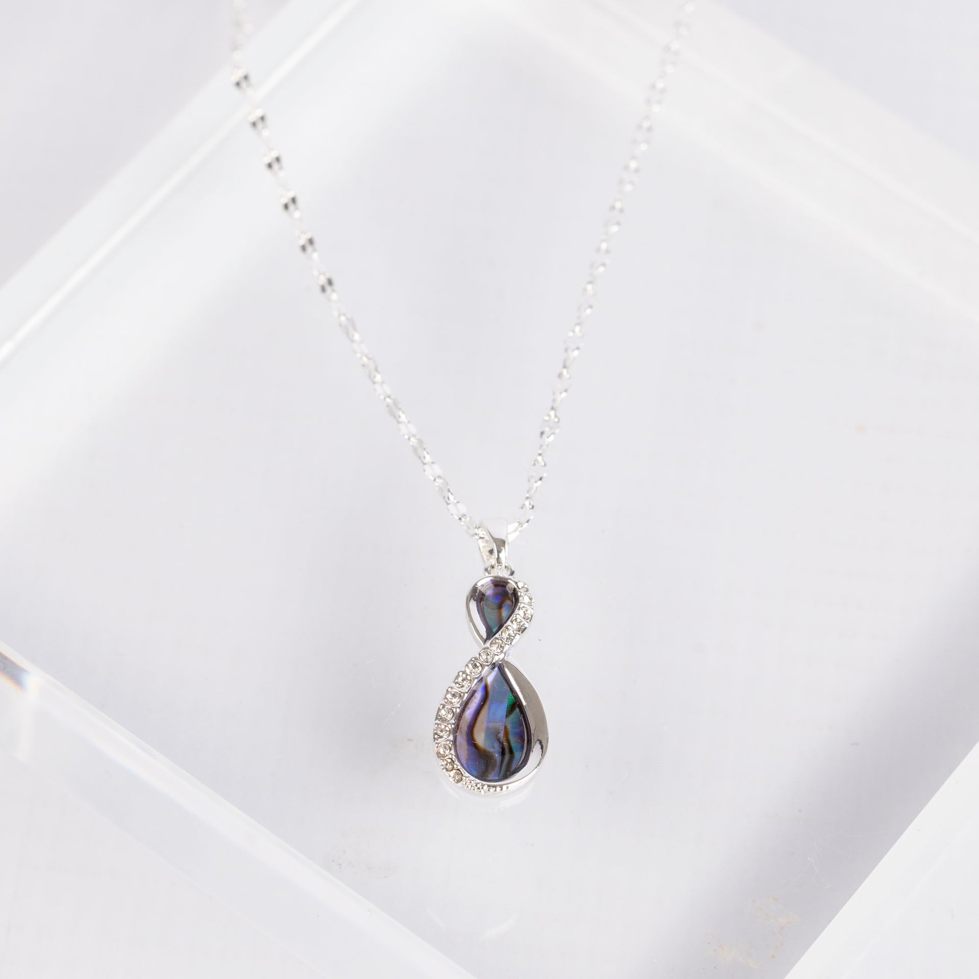 Pāua Shell Infinity Necklace